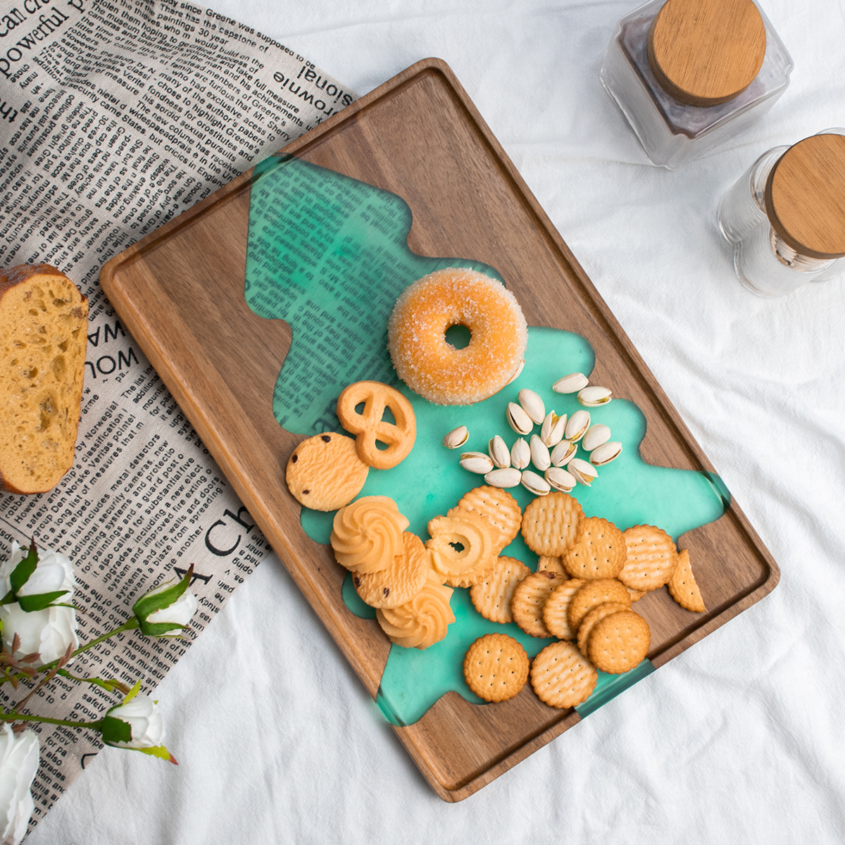 Christmas Tree Resin & Wood Tray – Festive Decorative Snack Platter